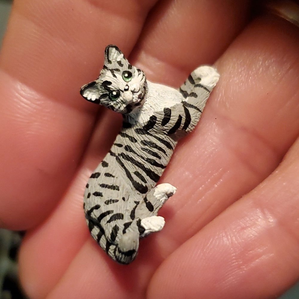 Karen Philips Cat Figurine 'Artist'  Dollhouse Miniature Signed Gray Strip